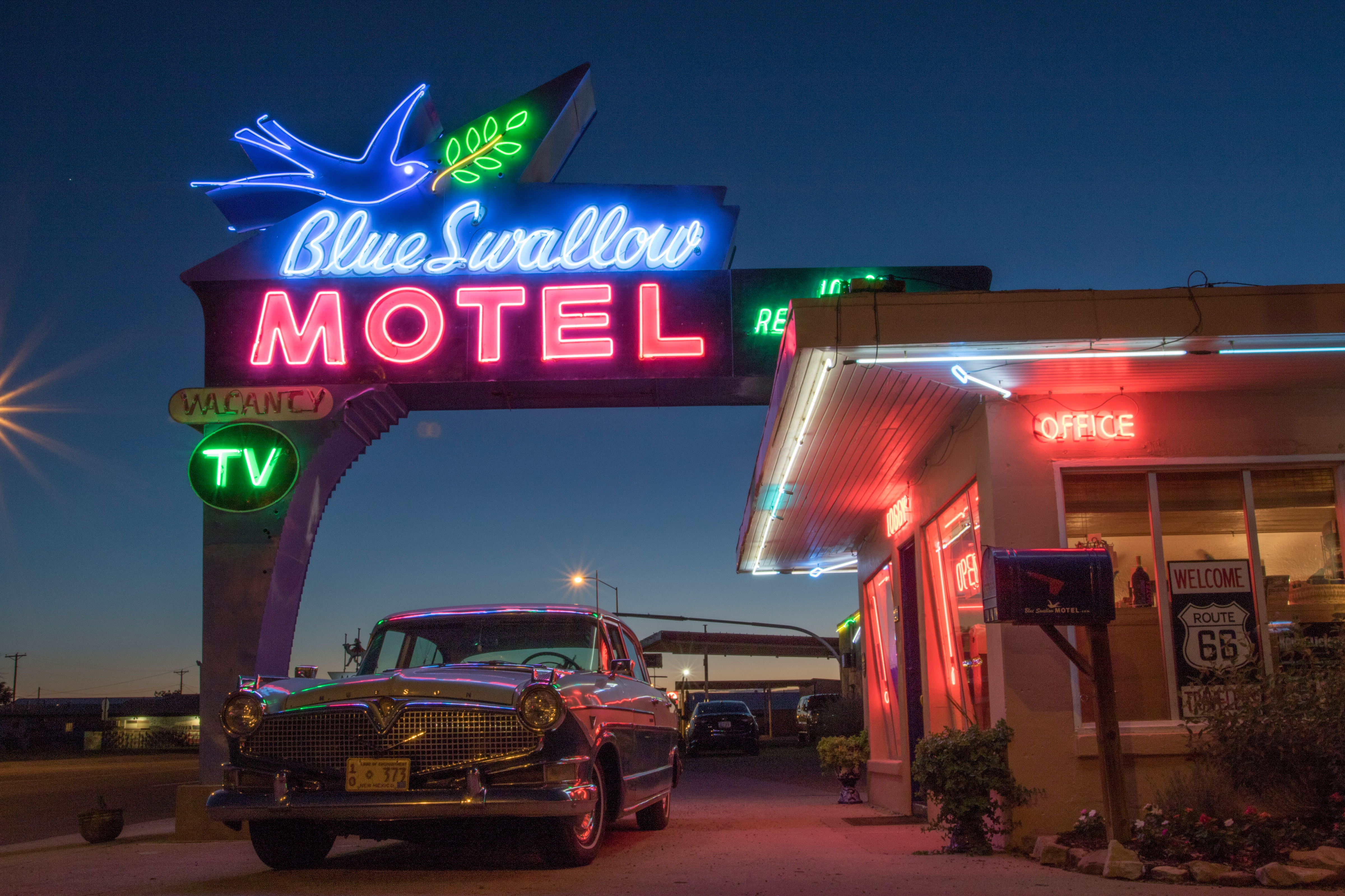 These Pictures of Vintage Motels Will Make You Want to Plan an All-American Road Trip ASAP