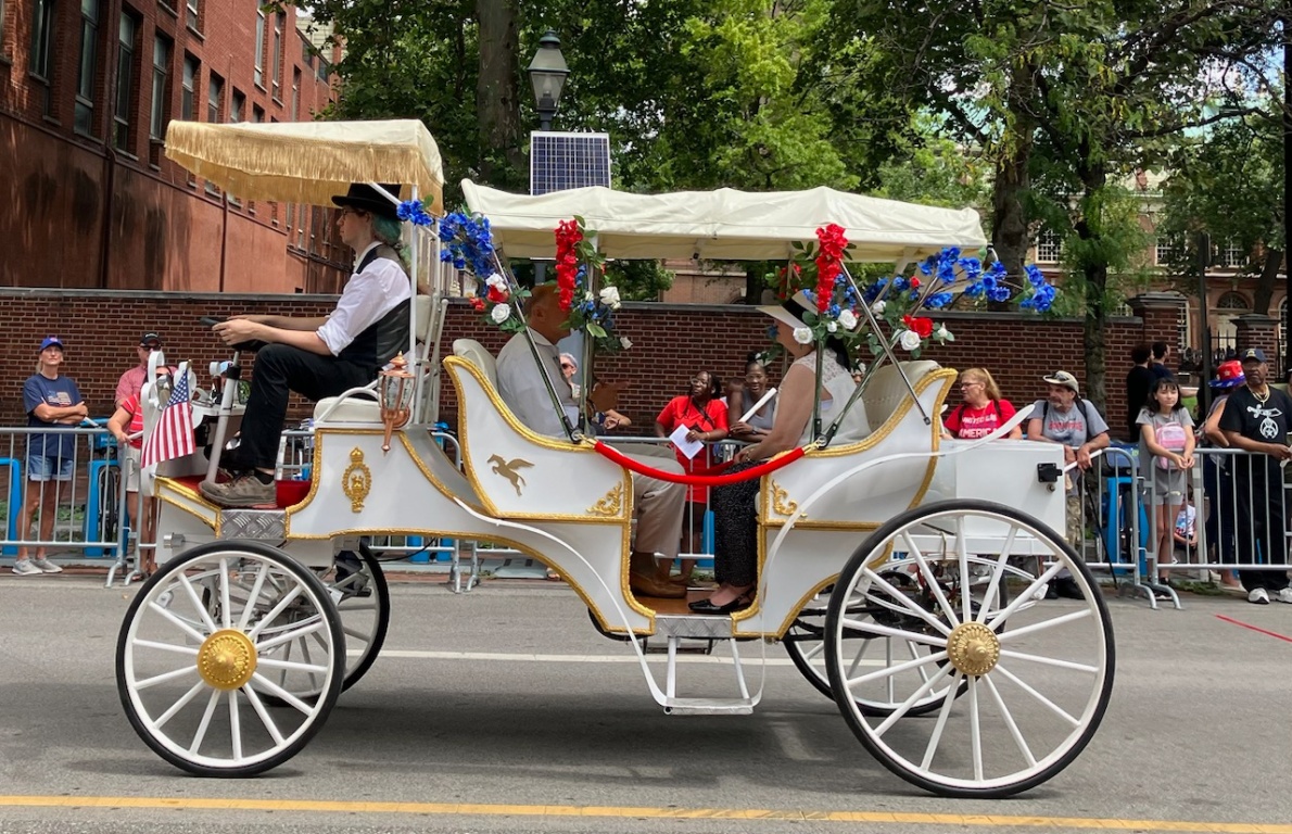 Horseless electric carriage ride