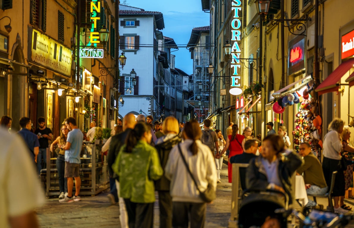 A crowd of tourists on a Florence street
