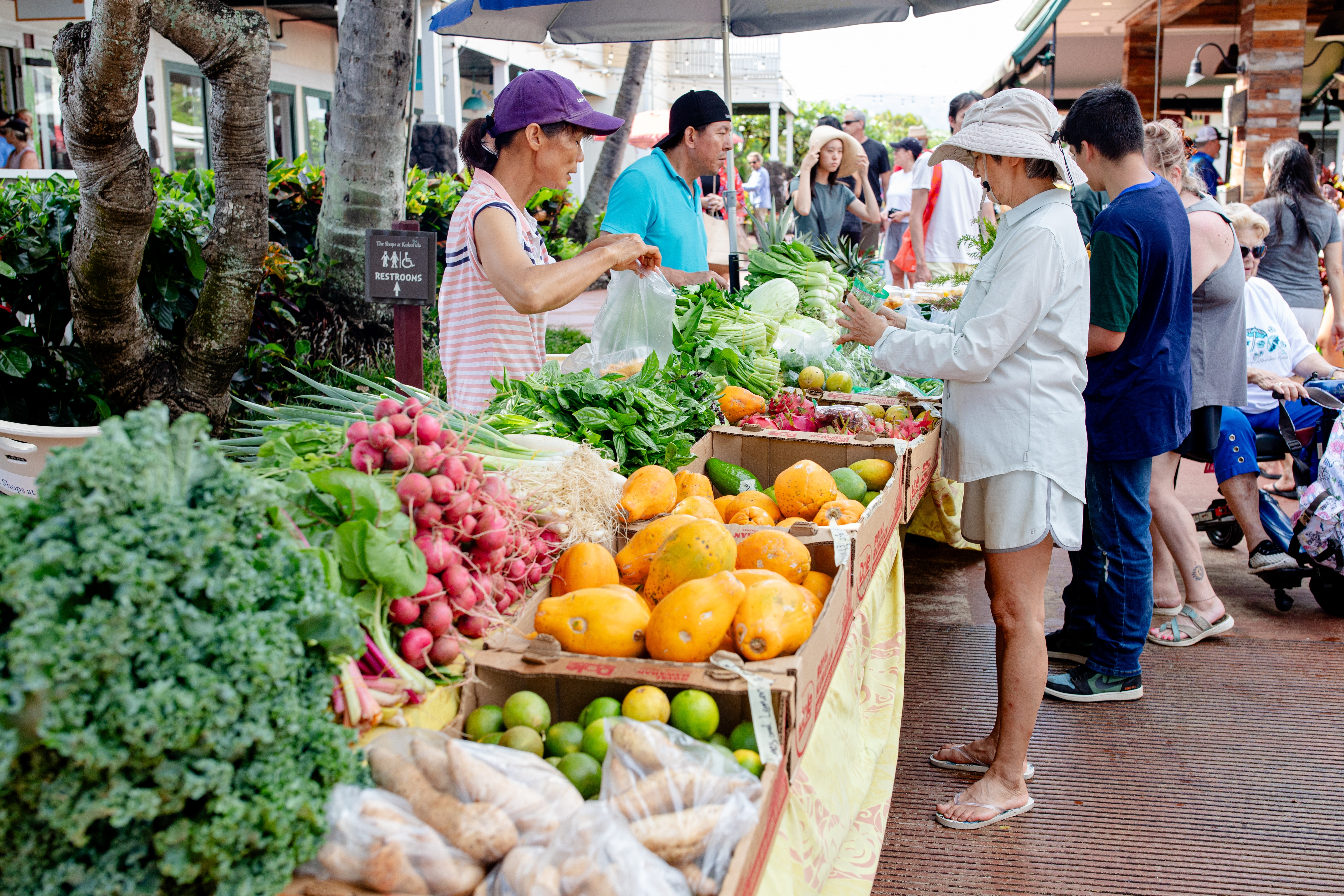 Farmers Market, Poipu, Kauai, Hawaii