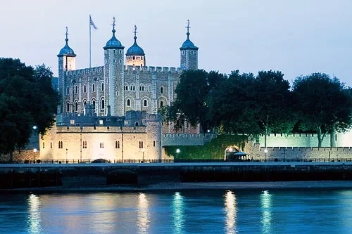 The Royal River: Life Along the Thames