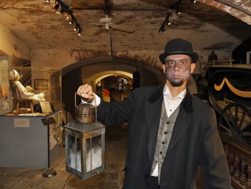 Best Ghost Tours in the U.S.: 7 Ghoulish Guided Walks