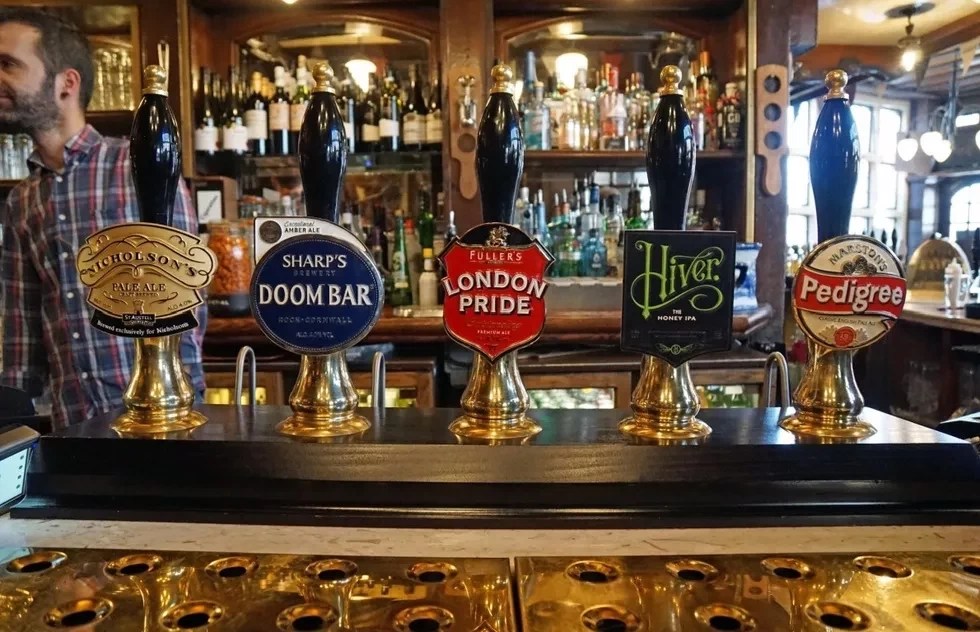 London Pub Crawl: The Best Bars Around Historic Fleet Street