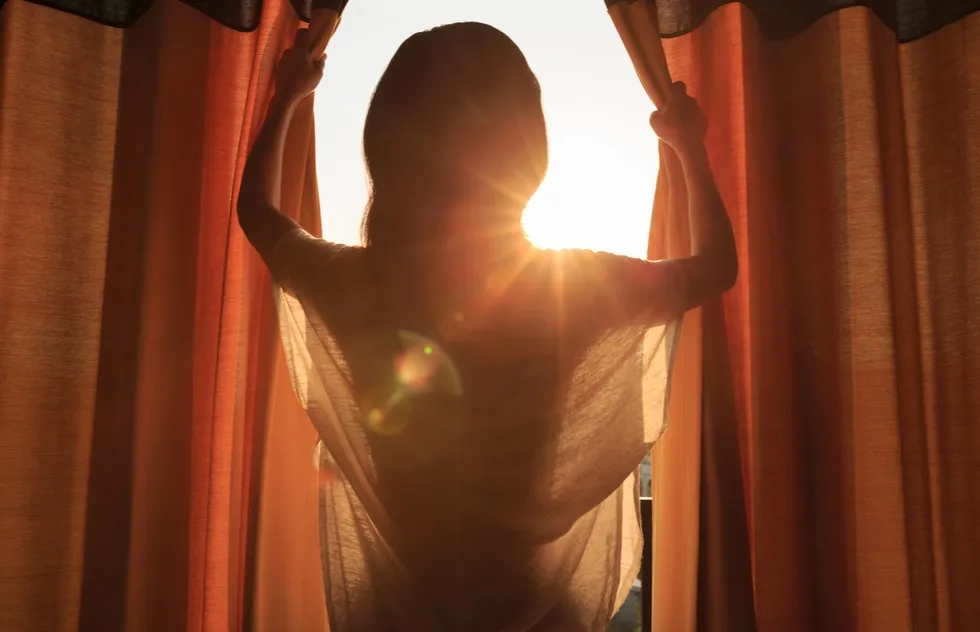 Closing curtains