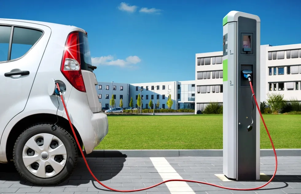 Electric vehicle charging station