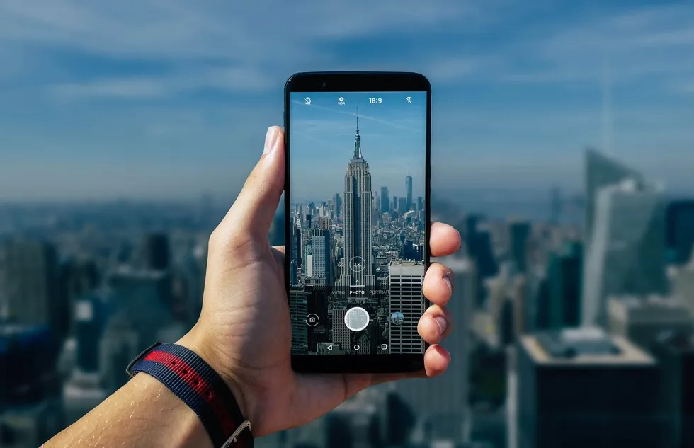 Taking a smartphone photo of New York City's Empire State Building