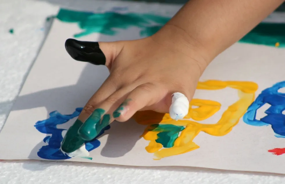 A child finger painting