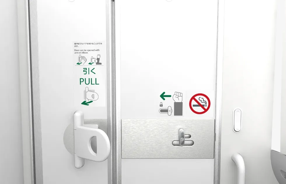 ANA's hands-free lavatory door for airplanes