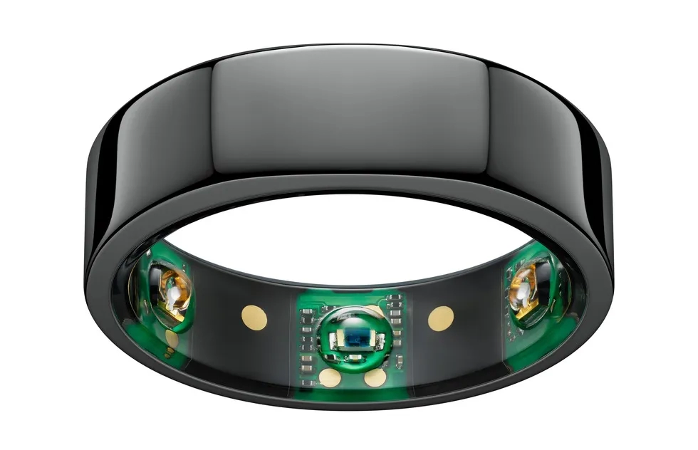 Oura ring close up