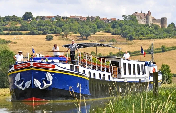 European Waterways barge L'Impressioniste in Burgundy, France