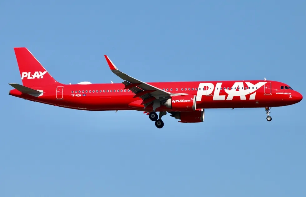 Play airline plane