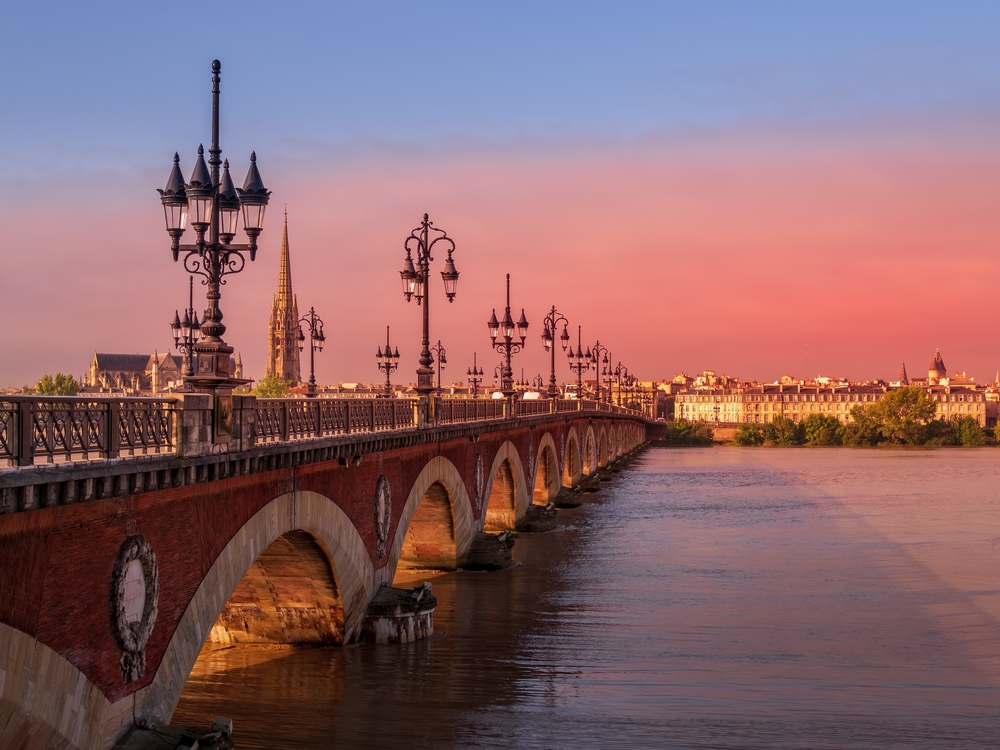 Pont de Pierre, River Garonne, Bordeaux, France