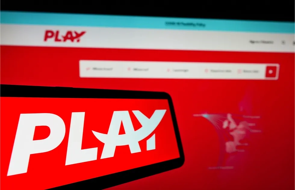 Play airline website