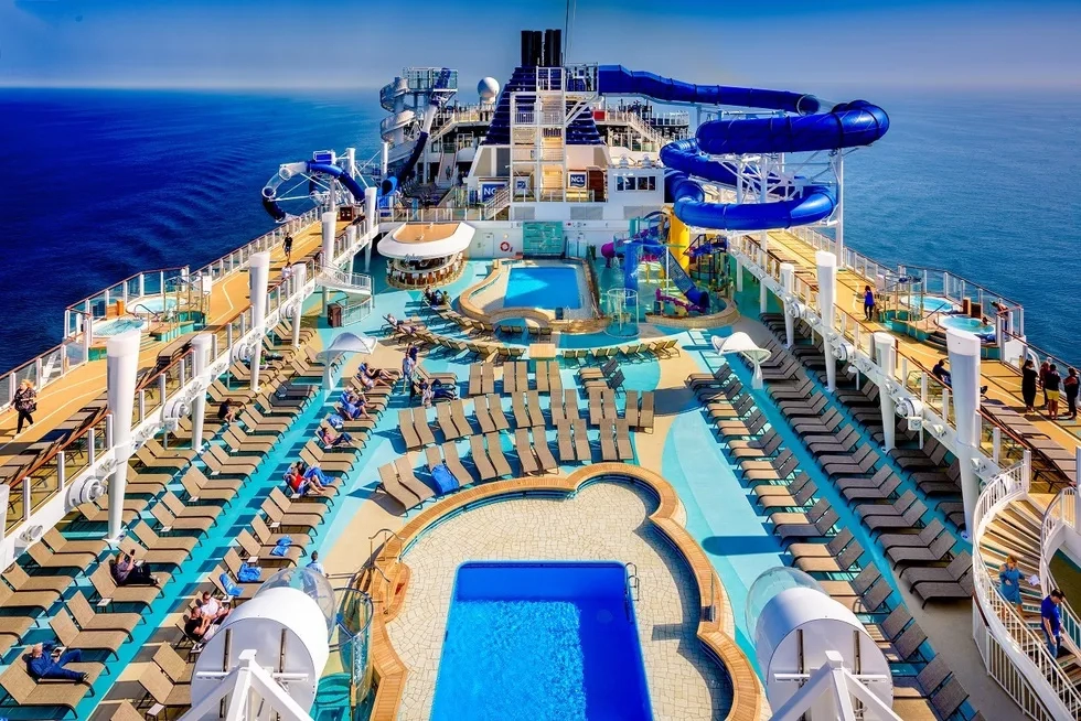 Norwegian Bliss pool