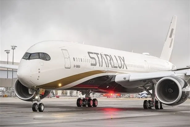 Starlux A350-900 jet