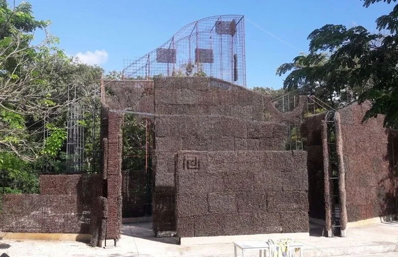 Cathedral of Thorns under construction
