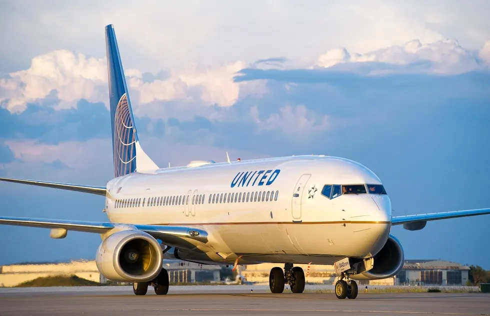 United Airlines Boeing 737 at IAH