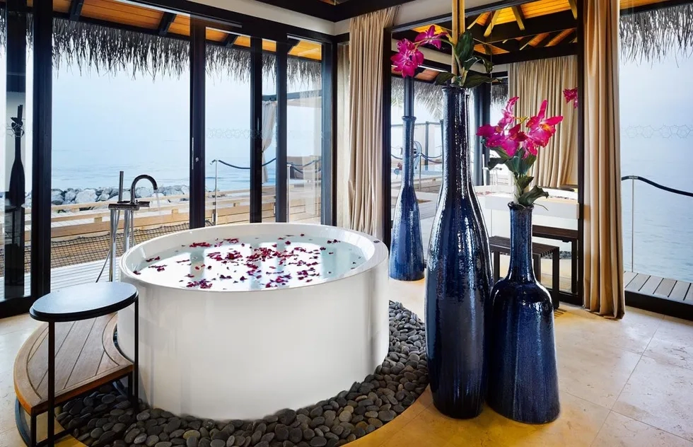 Romantic Residence tub, Velaa Private Island