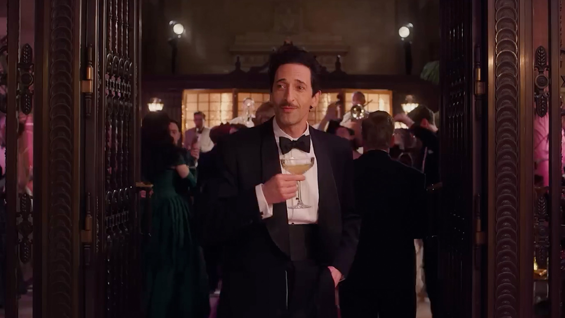 Adrien Brody As Leo Köpernick Featurette