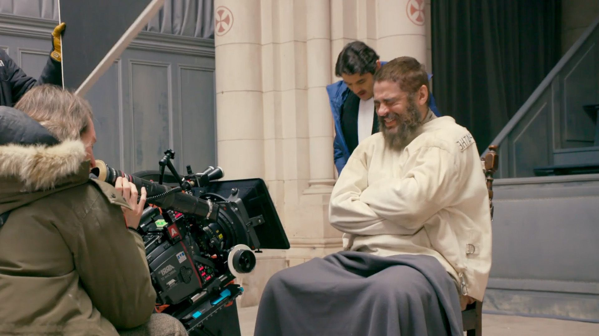 La Famille Featurette