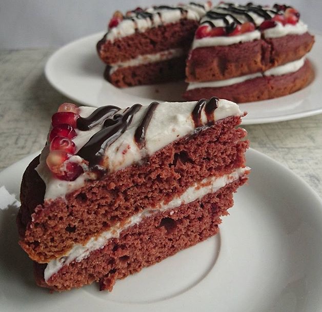 0-coconut-cream-icing-on-red-velvet-cake