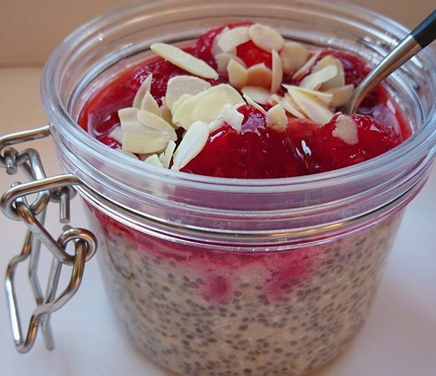 0-cream-and-strawberrie-chia-seed-pot