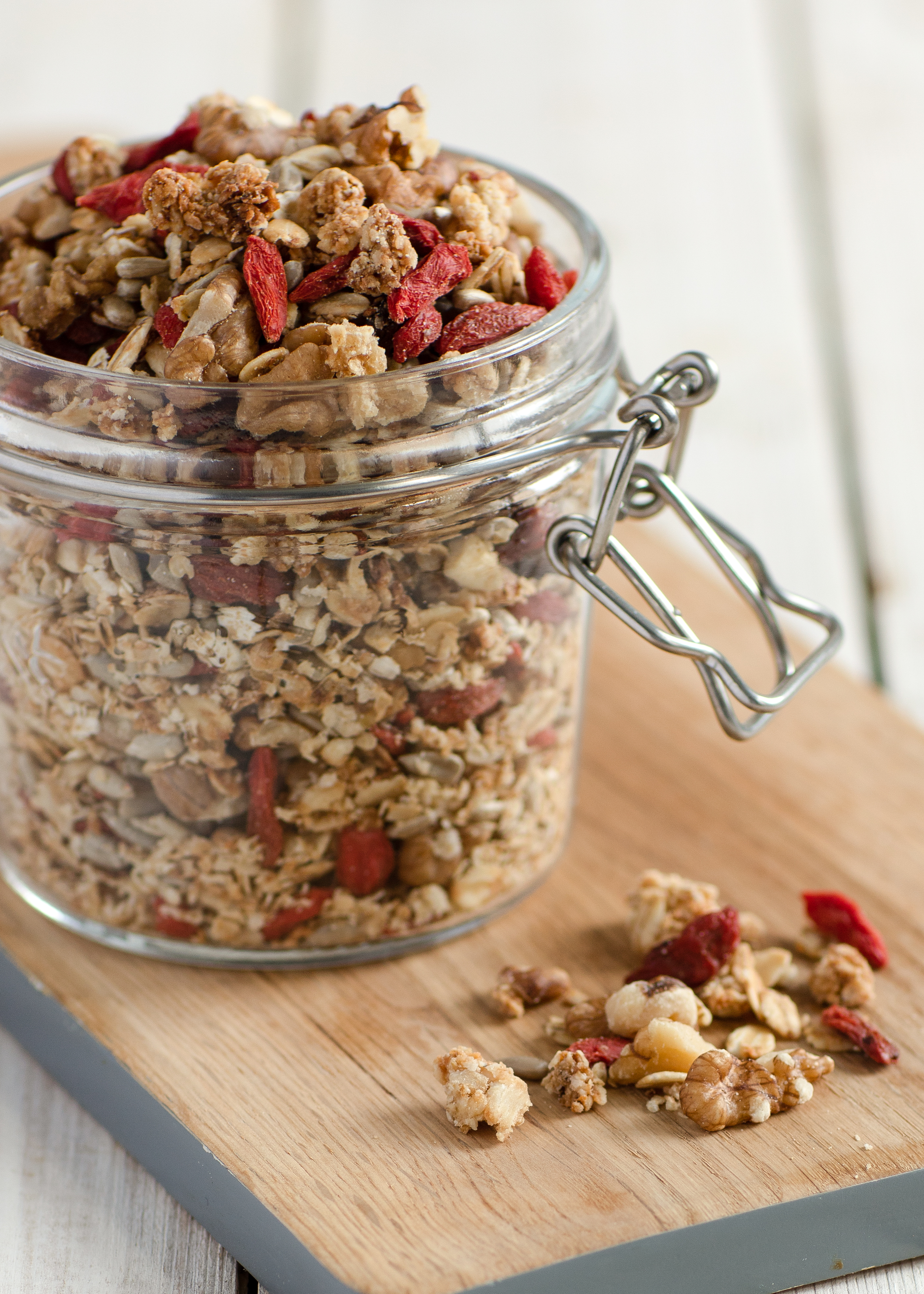 Goji Berry Walnut Granola | Truvía®