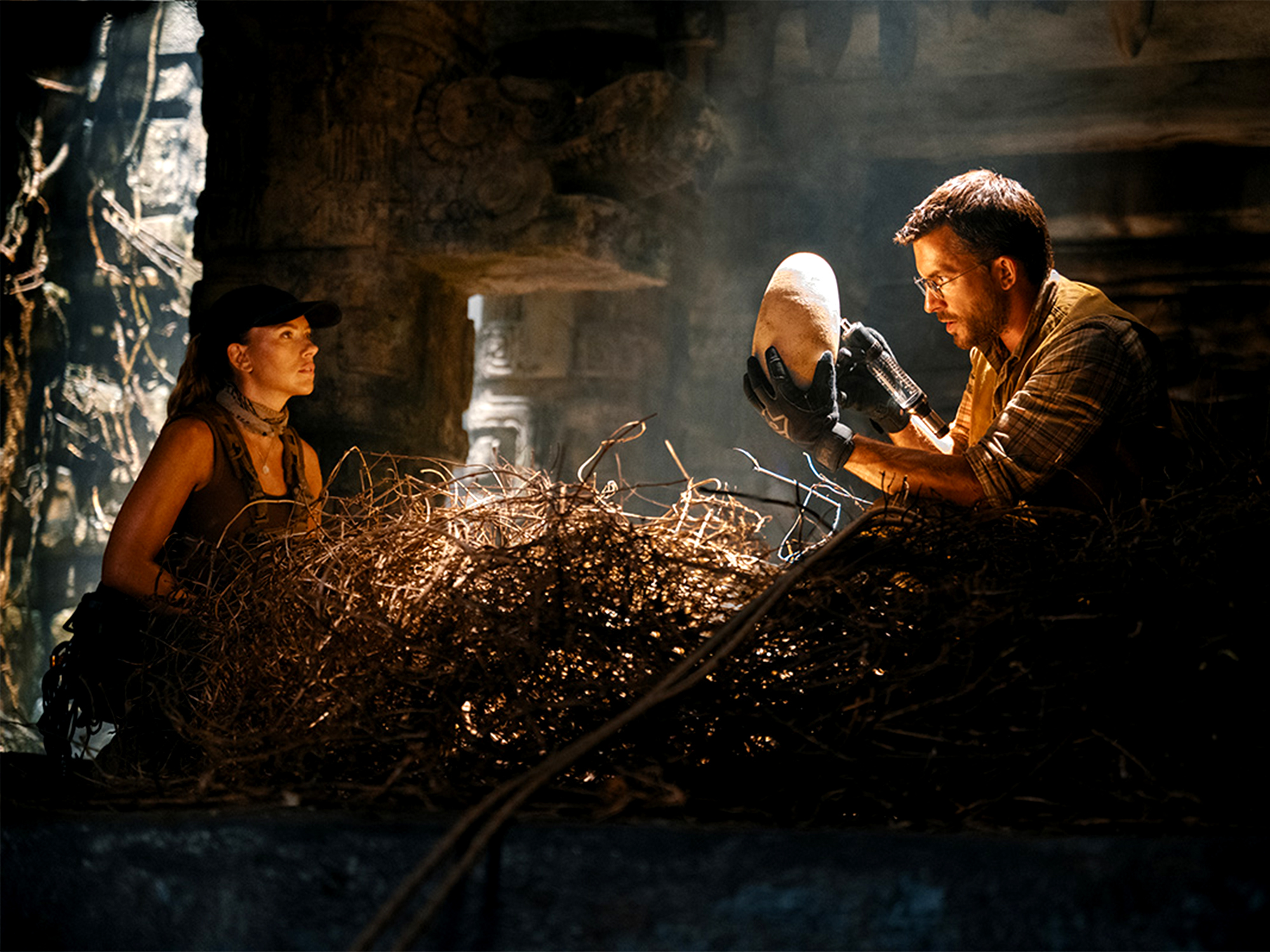 Scarlett Johansson and Jonathan Bailey in Jurassic World: Rebirth