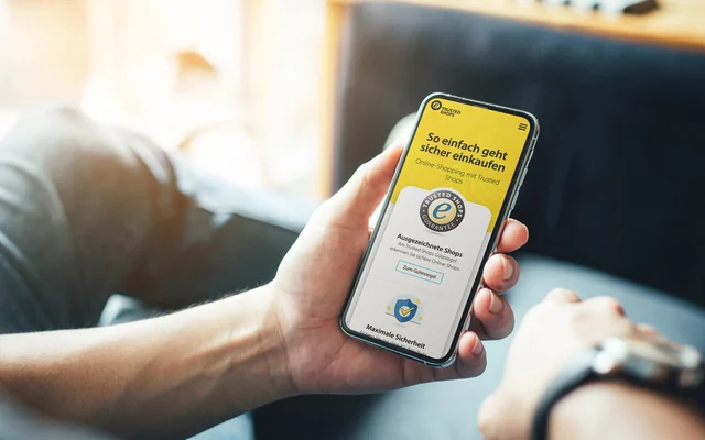 Gütesiegel auf einem Smartphone Gütesiegel auf einem Smartphone