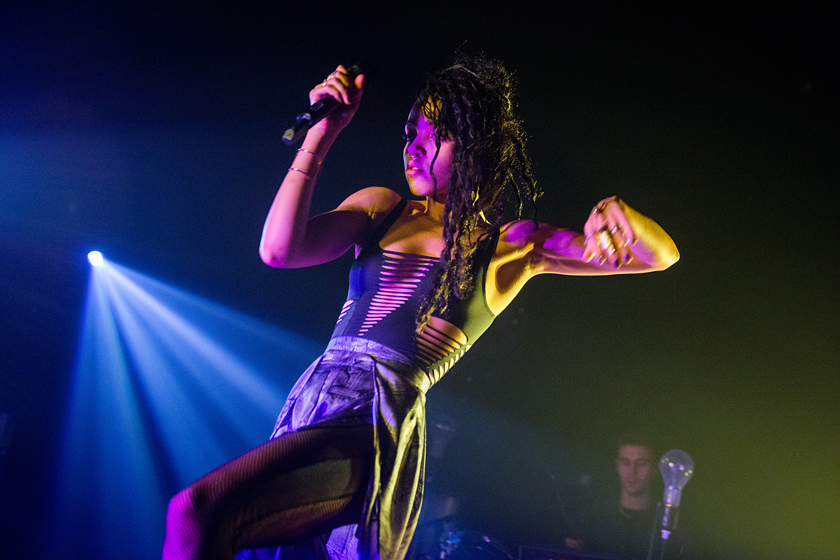 FKA Twigs Hackney Empire 081014 01