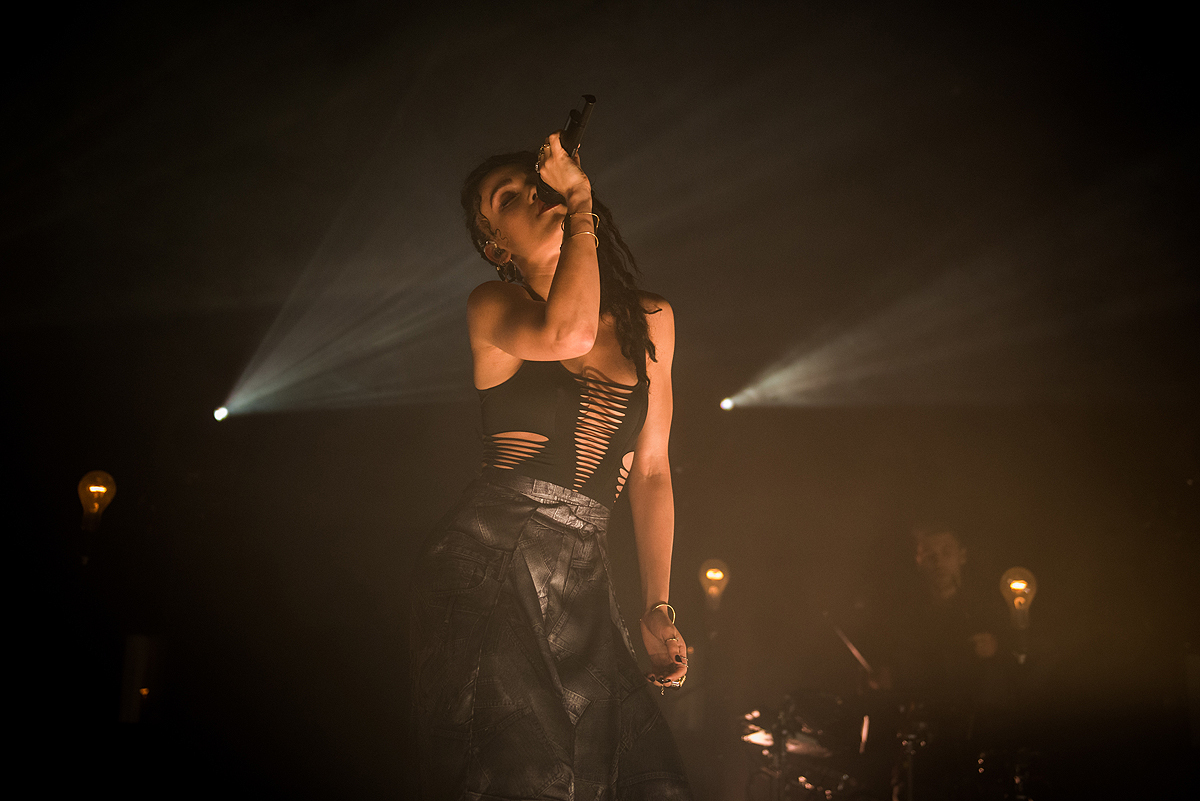 FKA Twigs Hackney Empire 081014 03