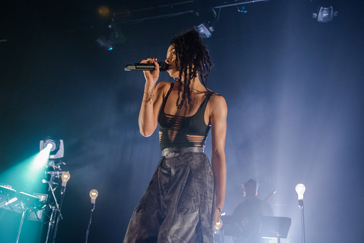 FKA Twigs Hackney Empire 081014 07