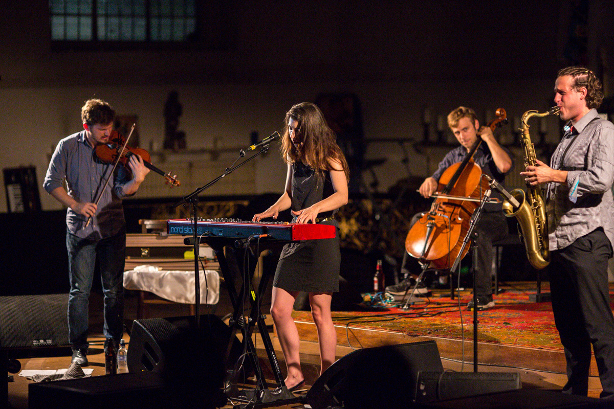 Julia Holter VF 2949