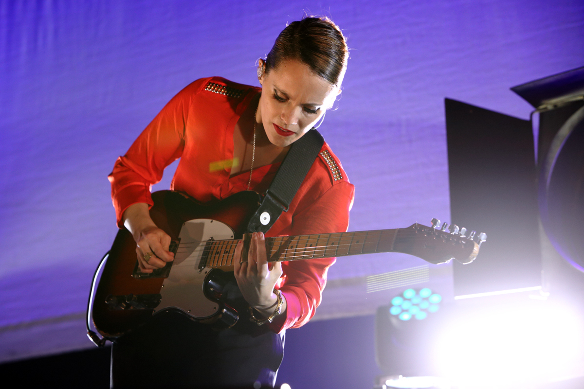 Anna calvi o2 291114 bc06