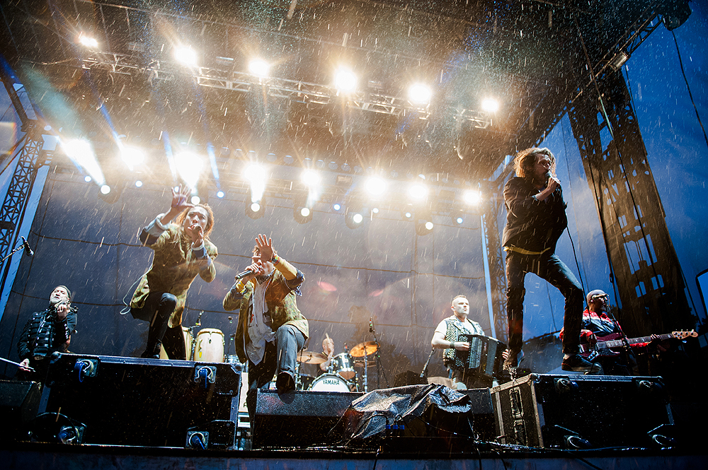 Riot Day1 Gogol Bordello Gaelle Beri08