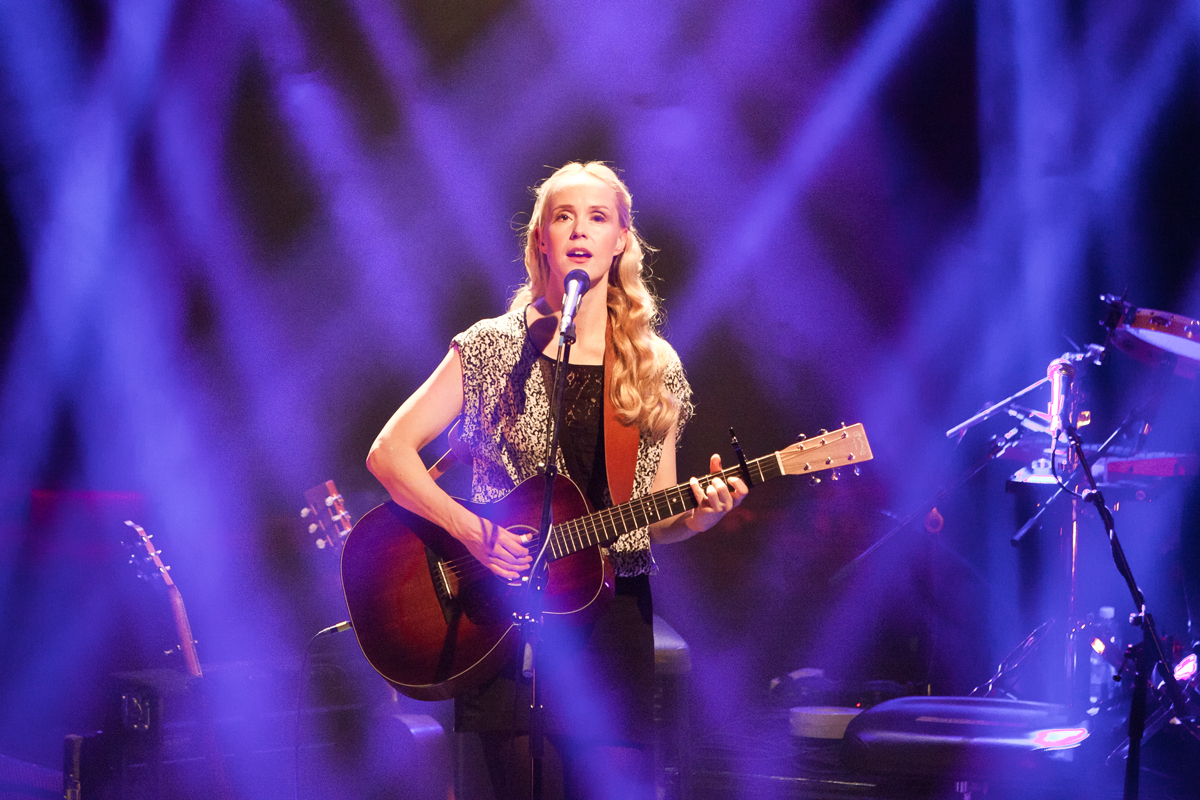 Tina Dico O2 Empire 141129 Steve Asenjo IMG 3043