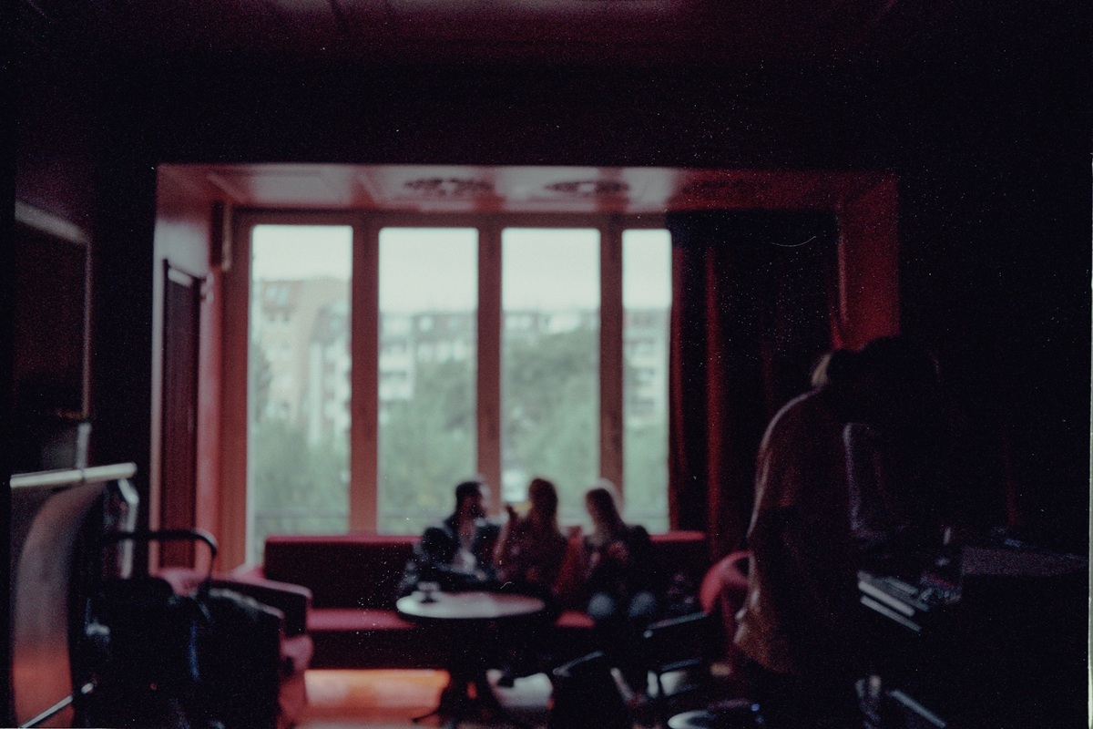 17 Atmosphere at Rote Salon