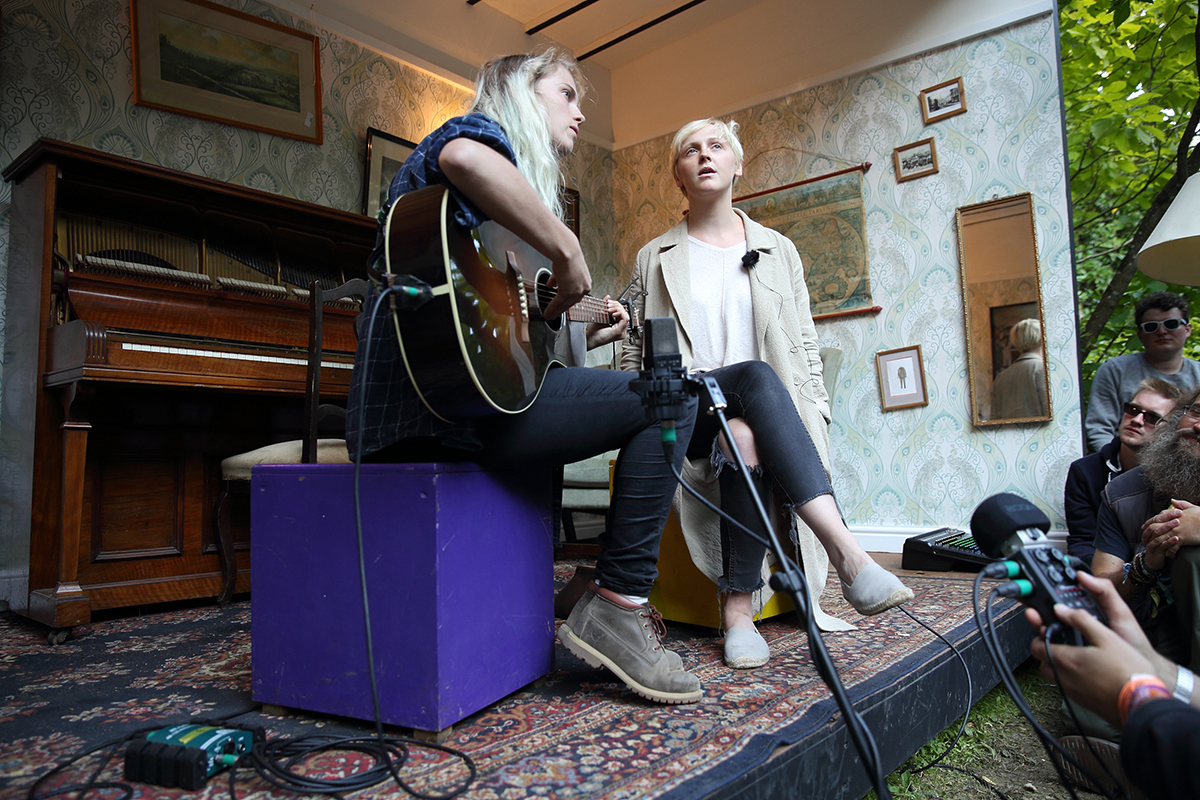 Marika Hackman and laura marling eotr15 bc