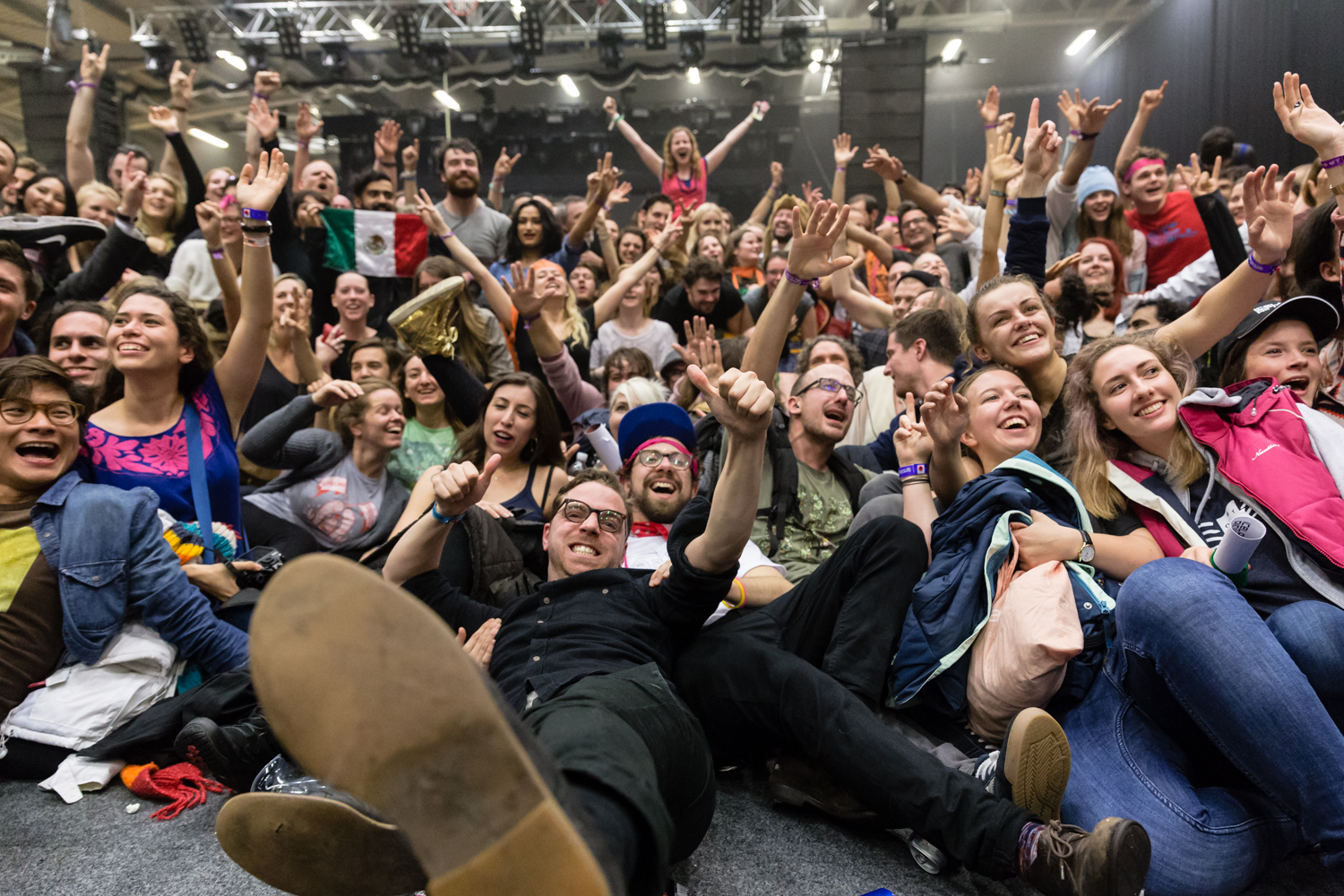 Crowd 3 Airwaves Day5 Ian Young