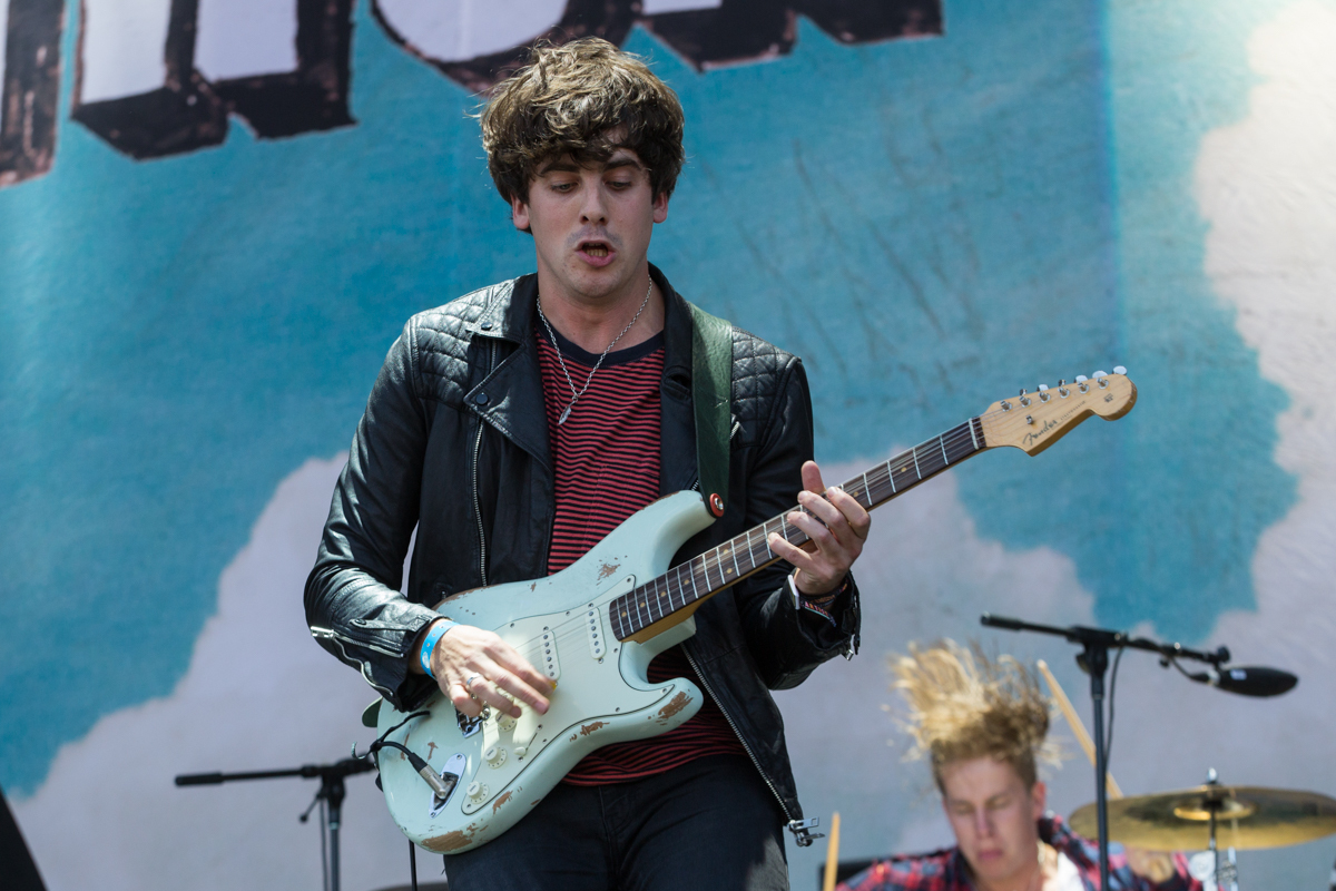 CIRCAWAVES9 V6 A6875