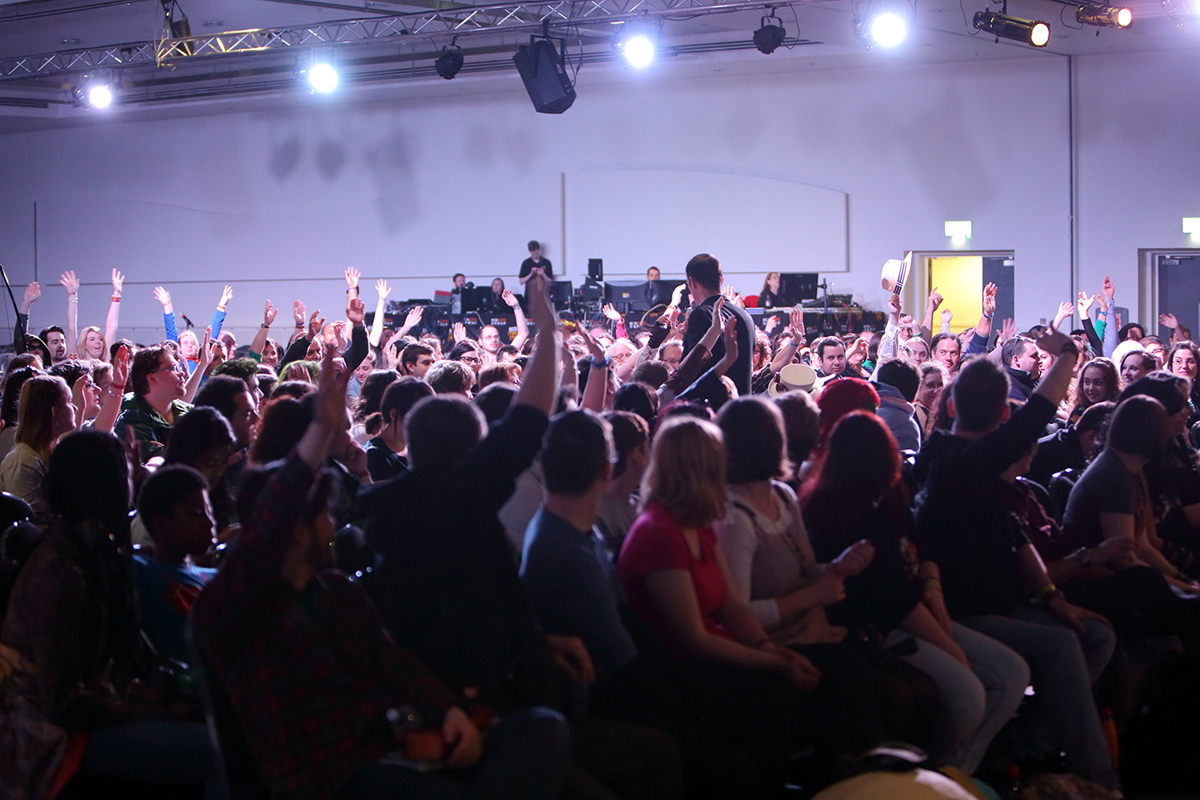 Comic con24 who wants a freebie