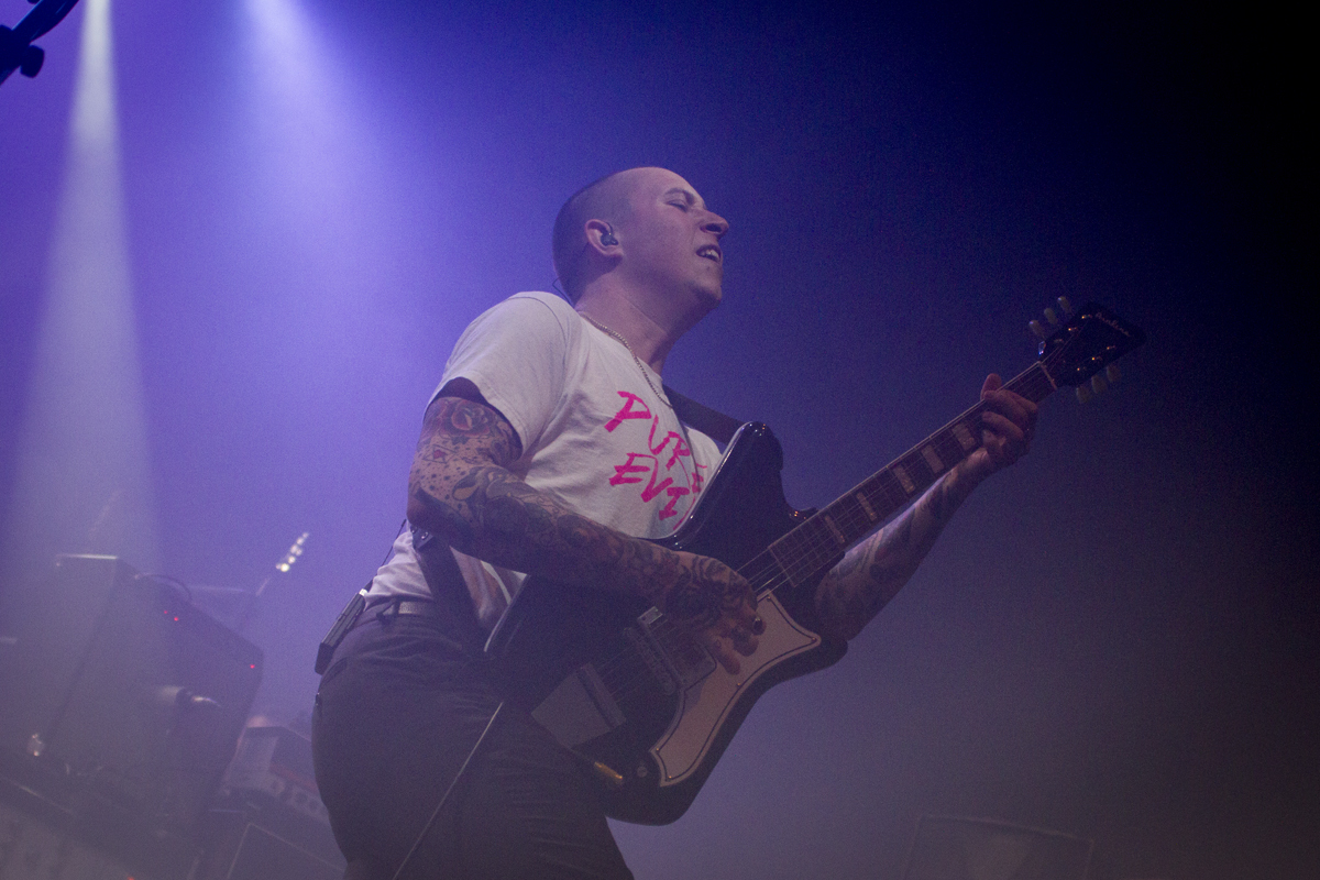 Slaves nmeawardstour o2abc 220215 matthewmcandrew 005