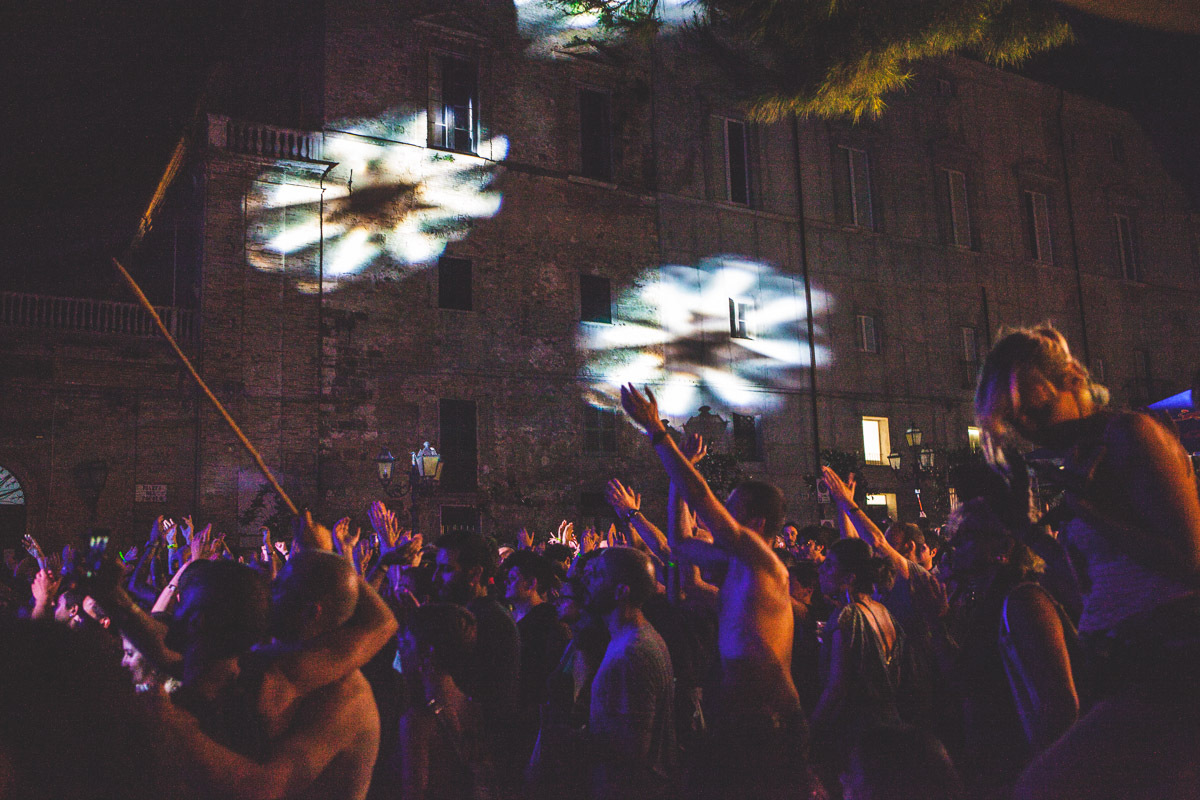 Jon Hopkins crowd Siren Fest Vasto 240615 Photoby Kimberley Ross