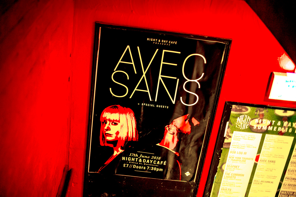 Avec Sans Mike Hughes 1