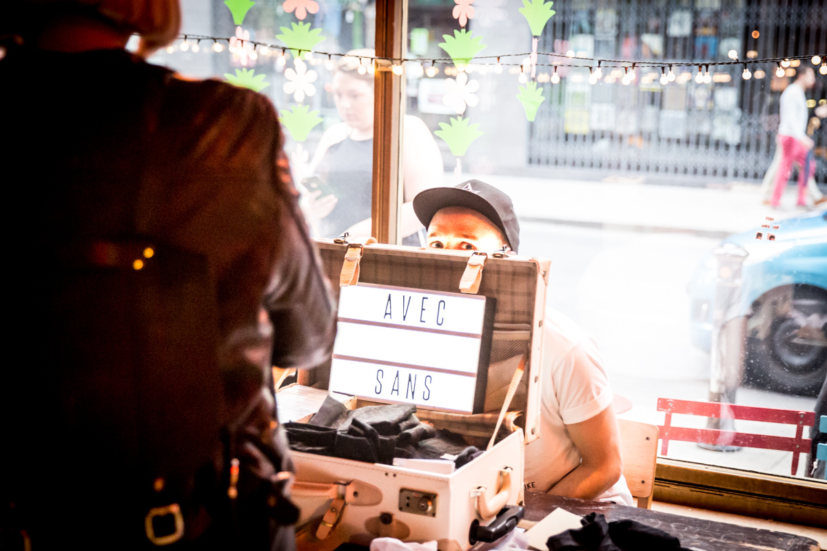 Avec Sans Mike Hughes 2