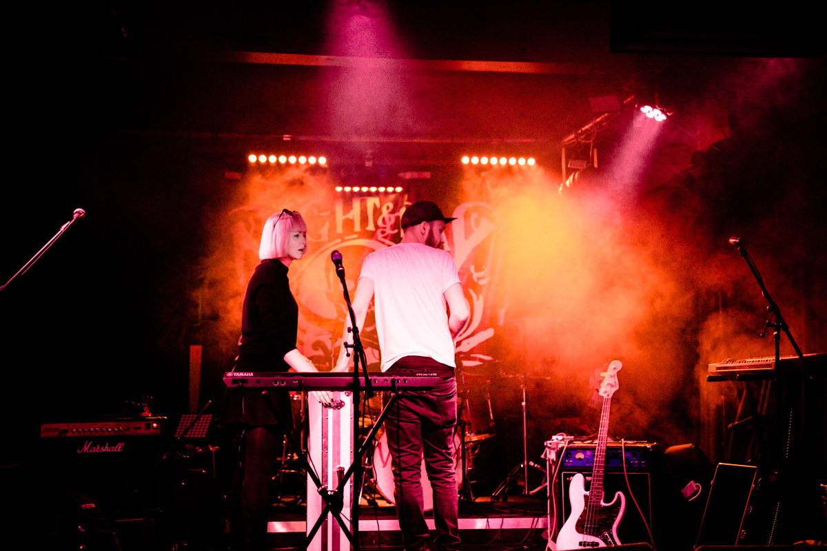 Avec Sans Mike Hughes 8