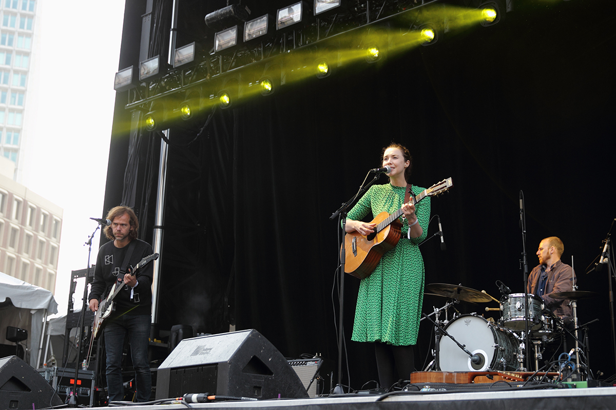 Aaron dessner lisa hannigan bostoncalling 0516 bc0