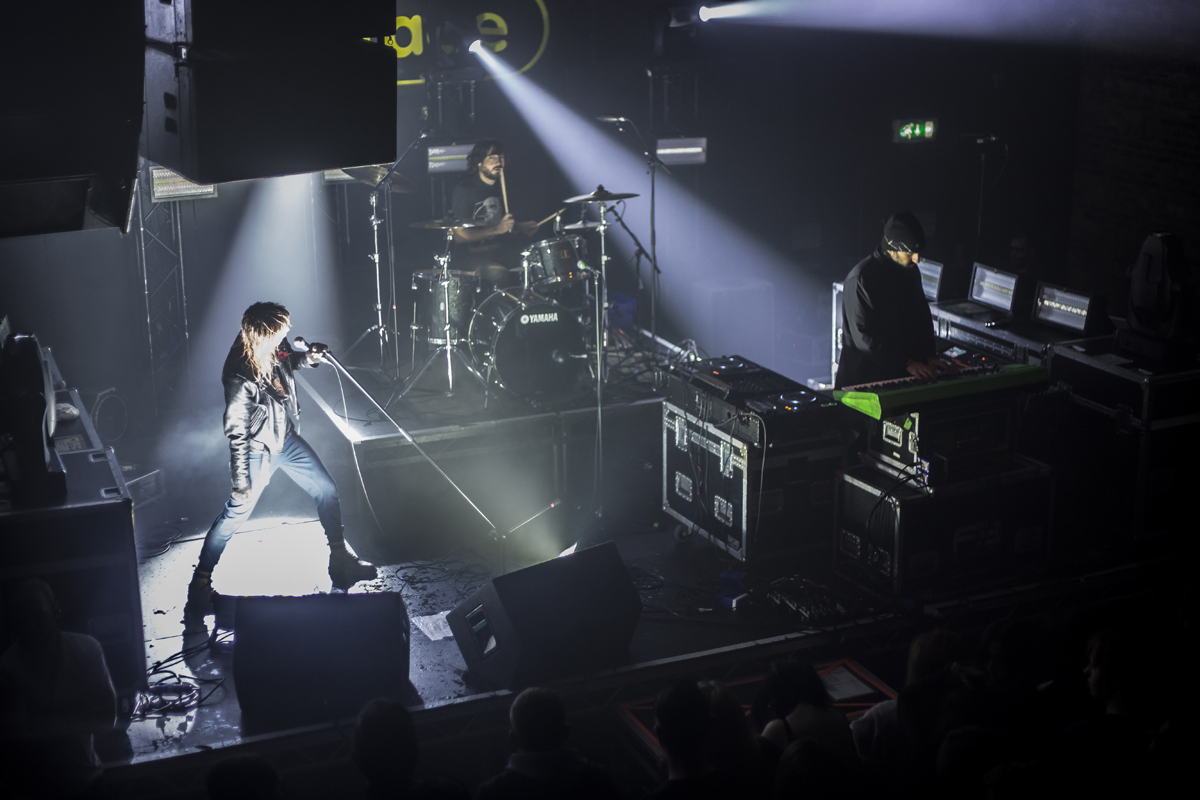 11 Crystal Castles Garage 07112016 davidmcandrew