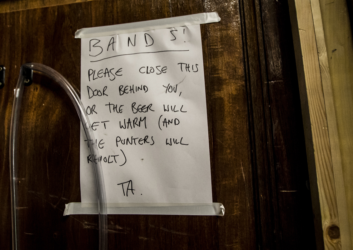 Fear of Men Hug and Pint 05042016 davidmcandrew 09