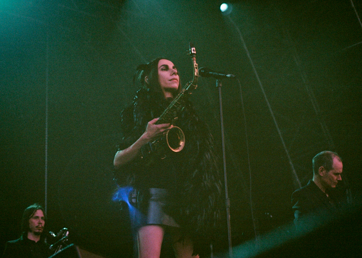 PJ Harveyand2 Lilly Creightmore Field Day June 2016 06200035